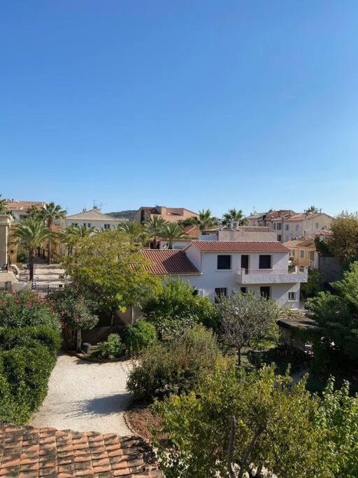 Tres Bel Appartement, Port Sanary, *